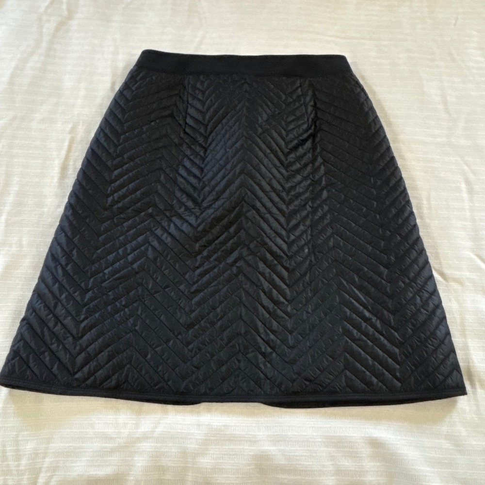 Athleta Size 12 Black Quilted Apres Ski Skirt Full Zip Front Knee Length - Picture 2 of 8